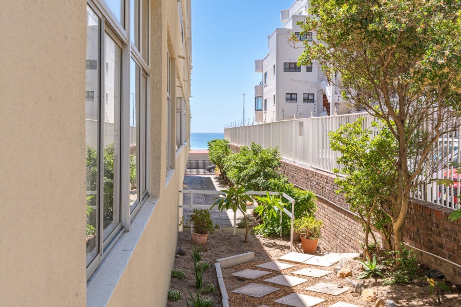 To Let 1 Bedroom Property for Rent in Sea Point Western Cape